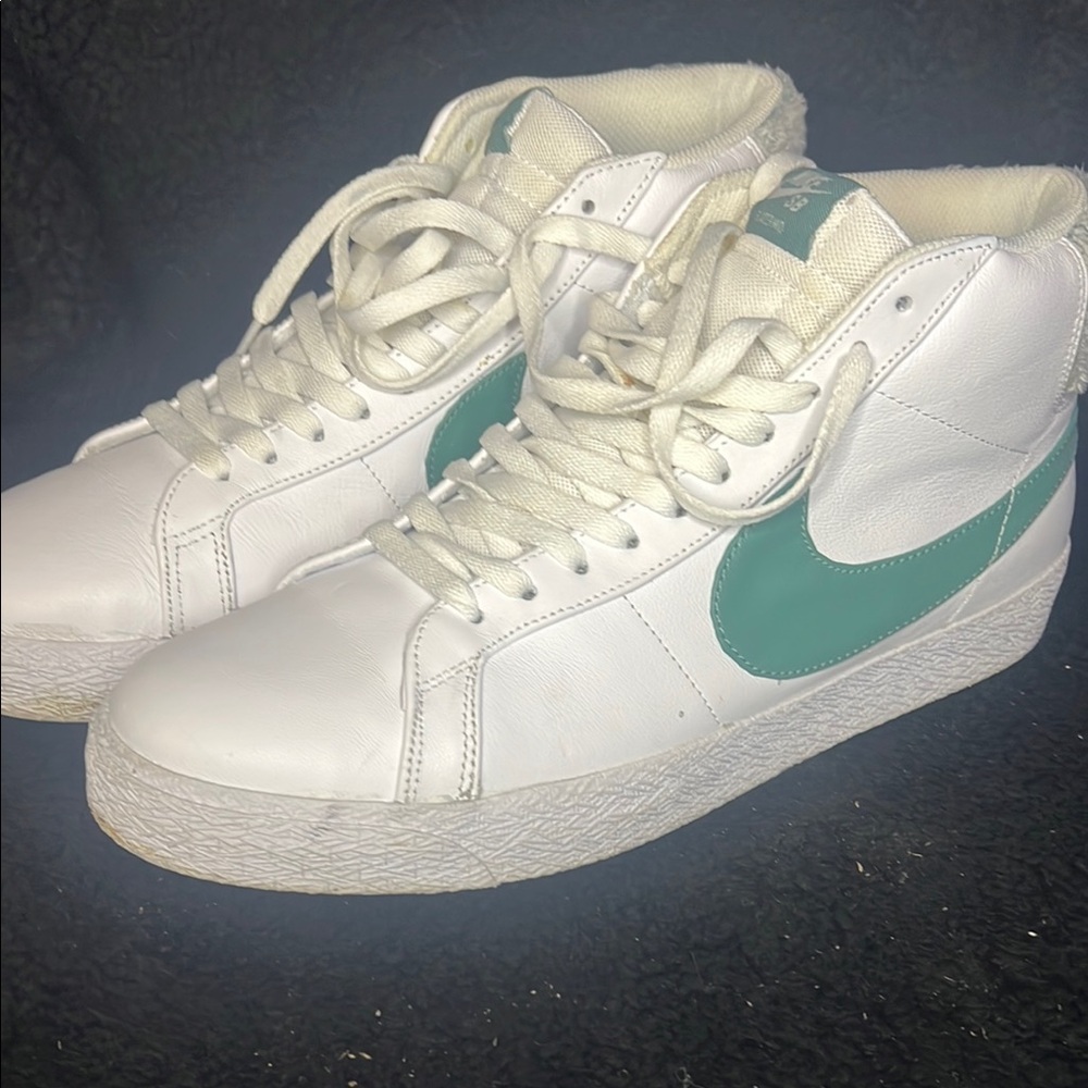 Nike White and Green High-Top Sneakers with Leather Finish blazers